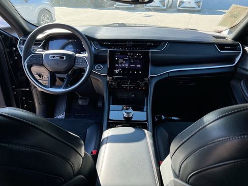 Used 2023 Jeep Grand Cherokee L Laredo image 19