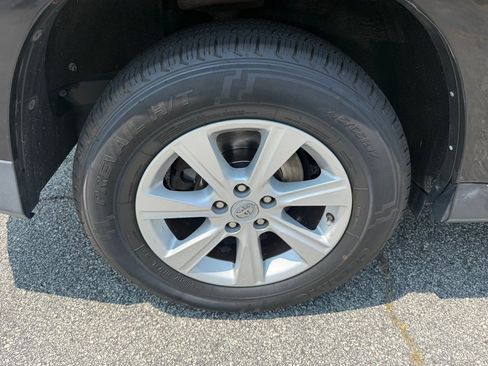Used 2011 Toyota Highlander SE w/ Tow Pkg AWD/4WD image 17
