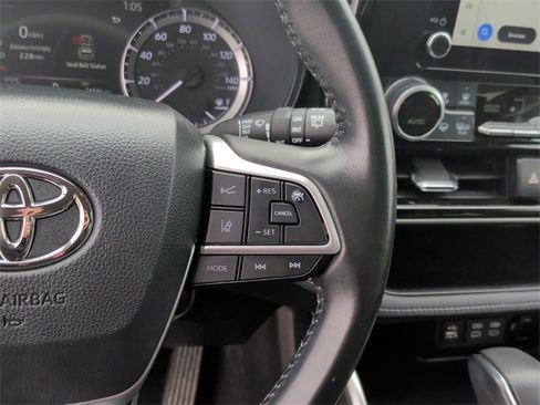 Certified 2023 Toyota Highlander LE image 16