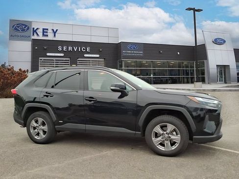 Used 2024 Toyota RAV4 LE AWD/4WD image 4