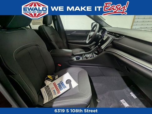 New 2025 Jeep Grand Cherokee Laredo X w/ Trailer Tow Package image 9