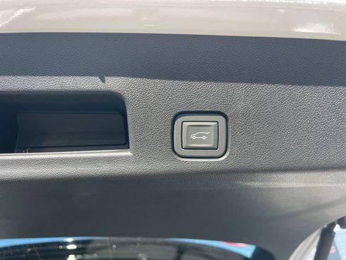 New 2026 GMC Acadia Elevation image 32