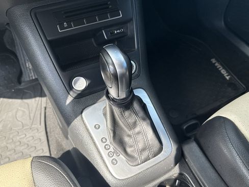 Used 2017 Volkswagen Tiguan S image 17