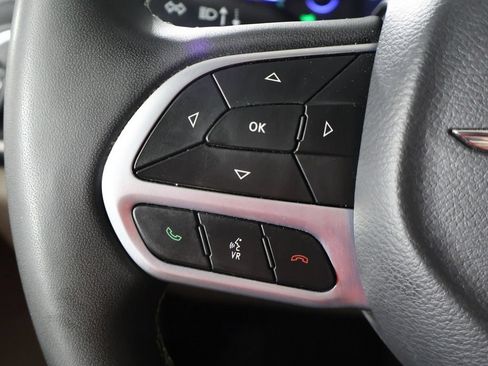 Used 2023 Chrysler Pacifica Touring-L FWD image 40