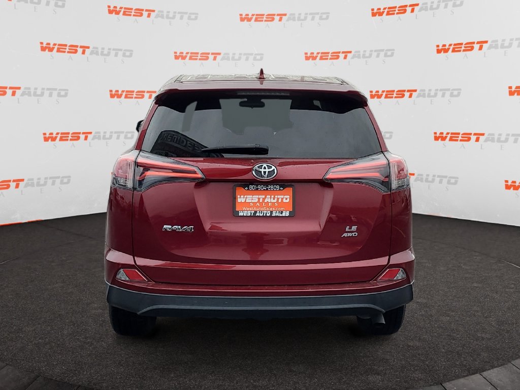 Used 2018 Toyota RAV4 LE AWD/4WD image 4