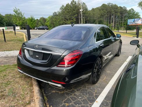 Used 2018 Mercedes-Benz S 560 Sedan image 2
