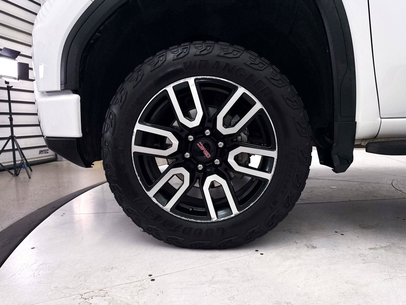 Used 2022 GMC Sierra 1500 AT4 w/ AT4 Premium Package AWD/4WD image 17