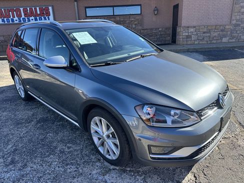 Used 2017 Volkswagen Golf Alltrack SE image 3