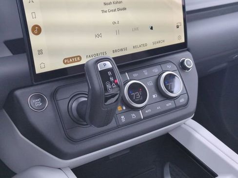 New 2026 Land Rover Defender 110 X-Dynamic SE AWD/4WD image 9