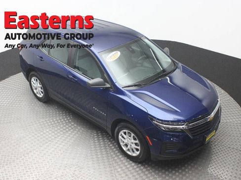 Used 2022 Chevrolet Equinox LS AWD/4WD image 3