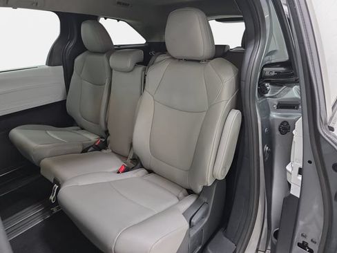 Certified 2026 Toyota Sienna XLE FWD image 11