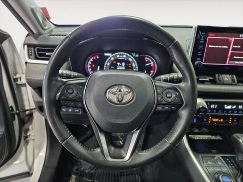 Used 2020 Toyota RAV4 Limited image 13