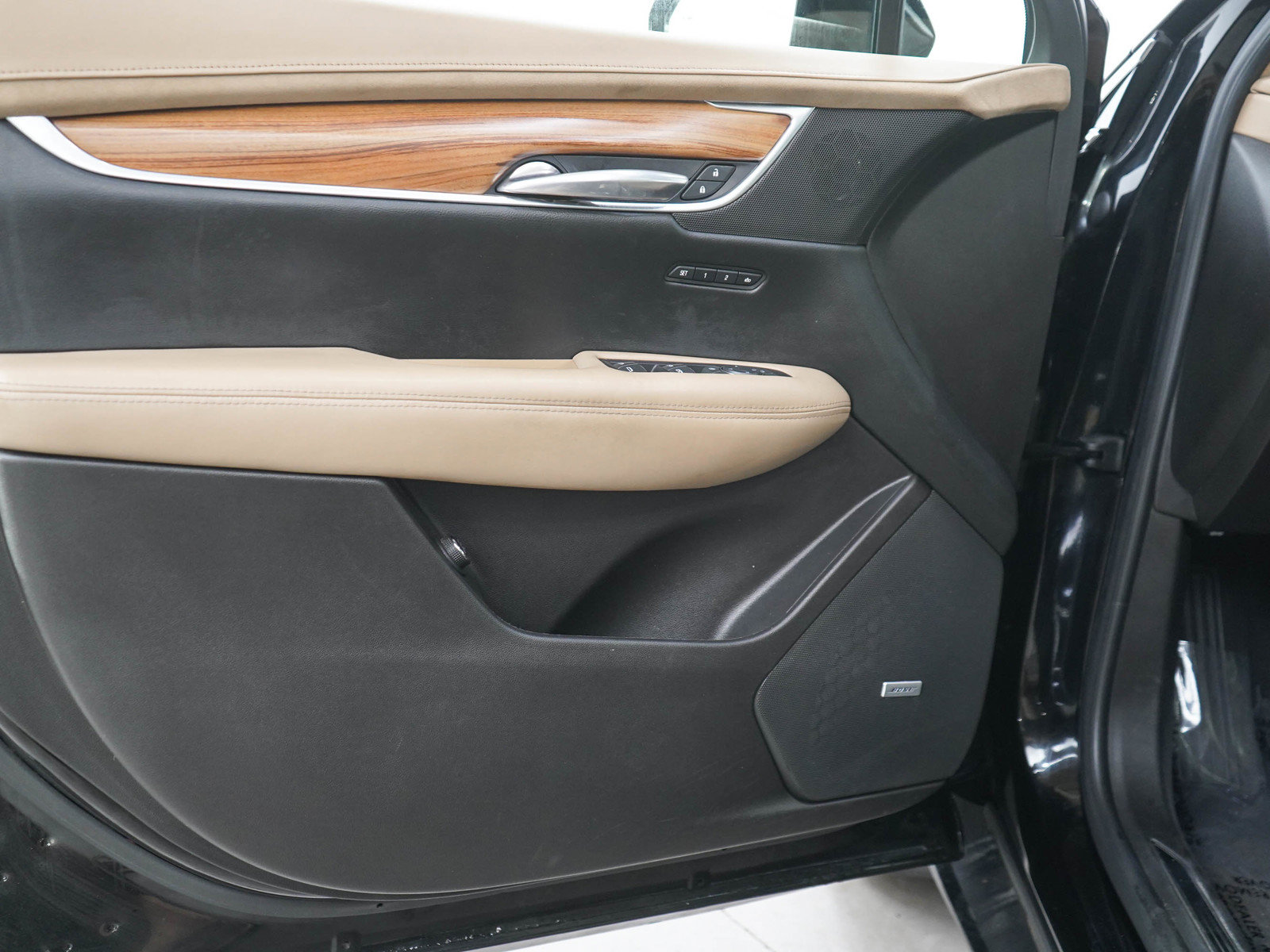 Used 2018 Cadillac XT5 Platinum AWD/4WD image 18