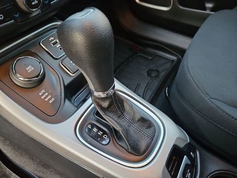 Used 2018 Jeep Compass Sport w/ Tech Group AWD/4WD image 32