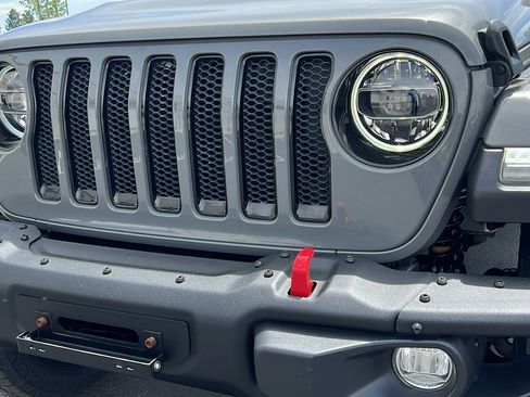 Used 2022 Jeep Wrangler Unlimited Sahara AWD/4WD image 9