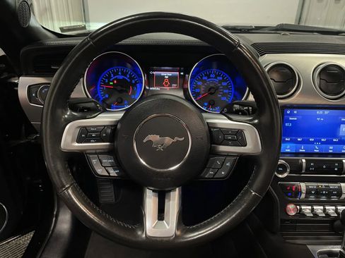 Used 2019 Ford Mustang Premium image 21