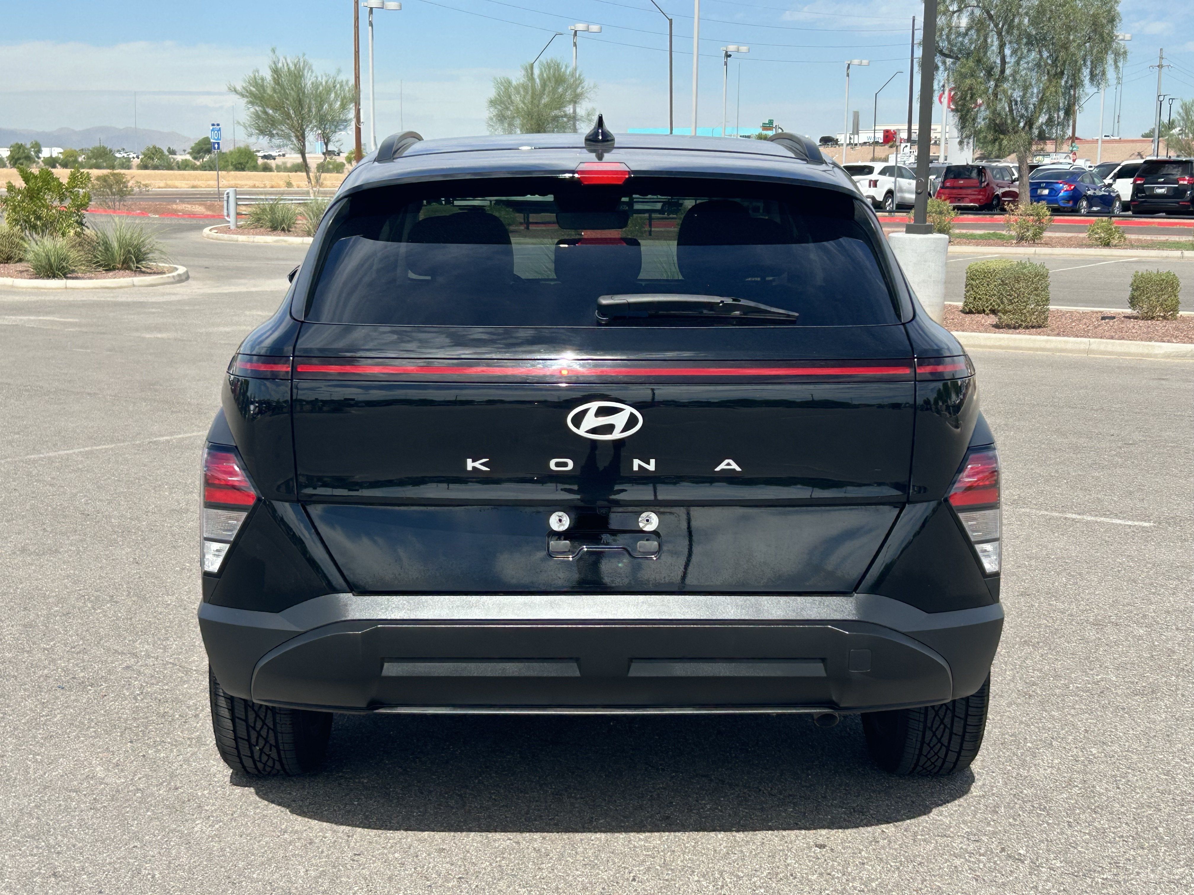 Used 2025 Hyundai Kona SEL FWD image 4