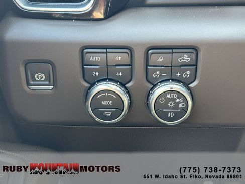 Used 2024 GMC Sierra 3500 Denali w/ Denali Reserve Package AWD/4WD image 15