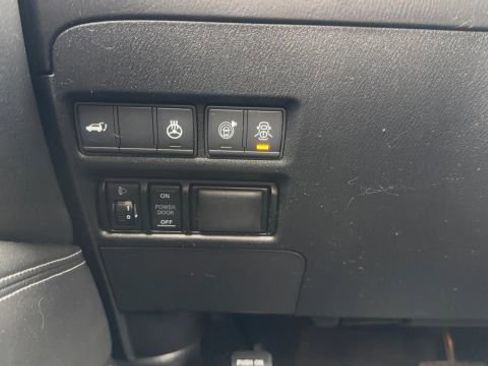 Used 2019 Nissan Armada Platinum image 11