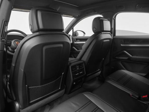 Certified 2025 Porsche Cayenne Coupe image 38