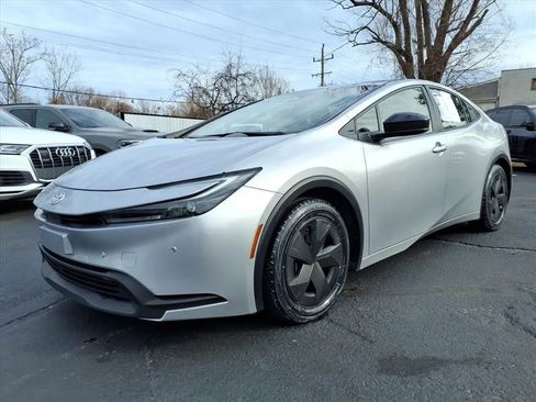 Used 2024 Toyota Prius LE image 7