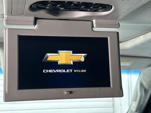 Used 2017 Chevrolet Suburban LT image 16