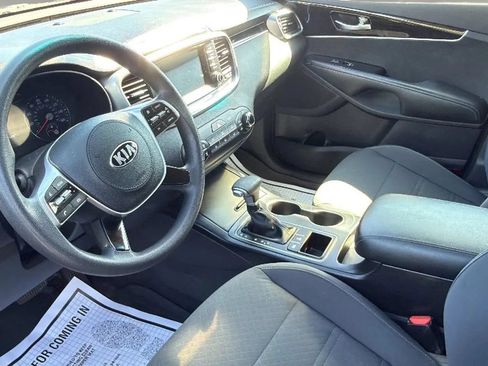 Used 2020 Kia Sorento LX AWD/4WD image 10