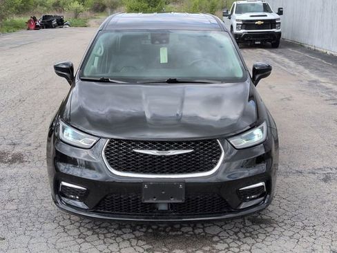 Used 2023 Chrysler Pacifica Touring-L FWD image 21