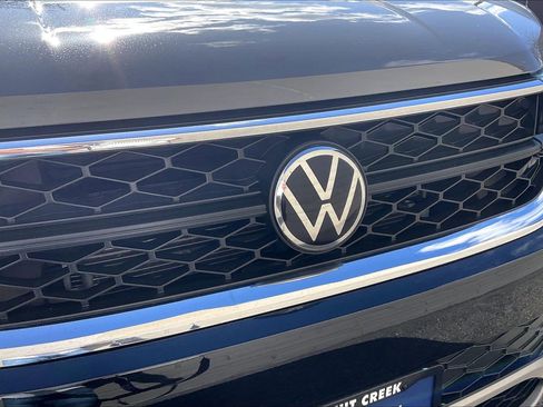 Certified 2023 Volkswagen Taos SE w/ Black Wheel Package image 30