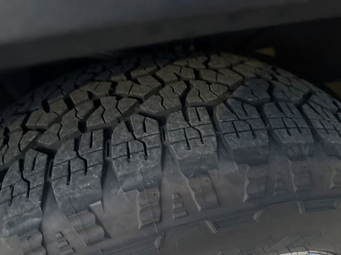 Used 2024 GMC Sierra 1500 SLT w/ SLT Premium Plus Package image 29