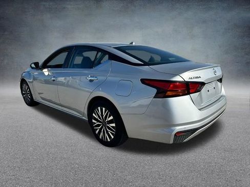 Used 2024 Nissan Altima 2.5 SV FWD image 6