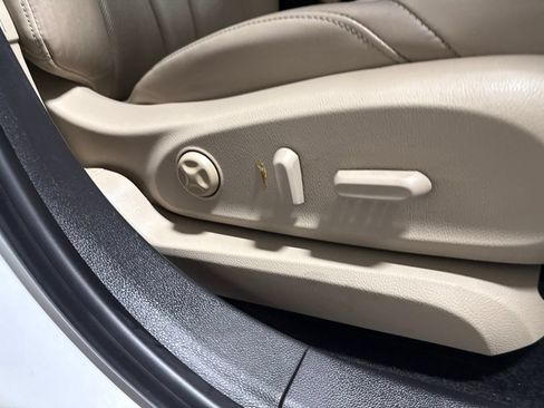 Used 2019 Buick Envision Essence w/ LPO, Road Trip Package FWD image 11