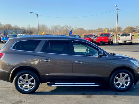 Used 2010 Buick Enclave CXL image 4