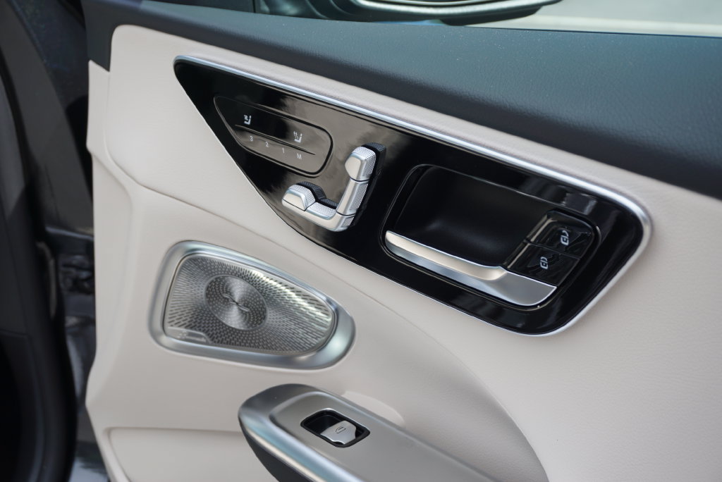 Used 2025 Mercedes-Benz C 300 4MATIC Sedan image 64