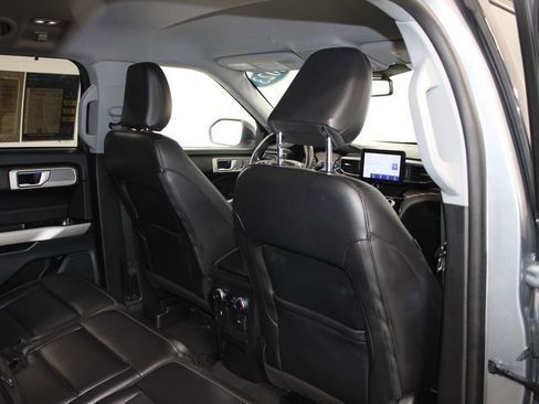 Used 2023 Ford Explorer Limited image 32