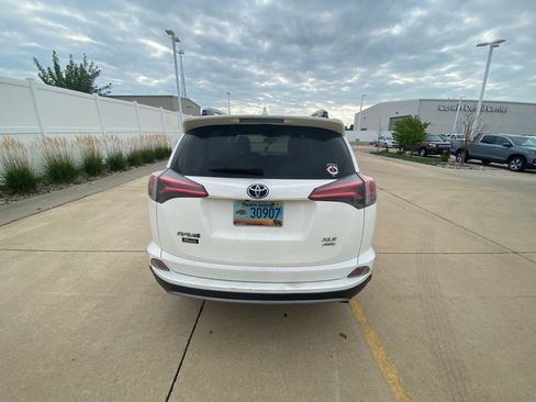 Used 2017 Toyota RAV4 XLE AWD/4WD image 7