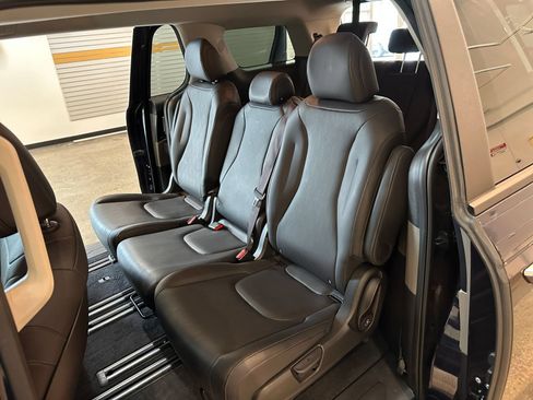Used 2026 Kia Carnival FWD image 41