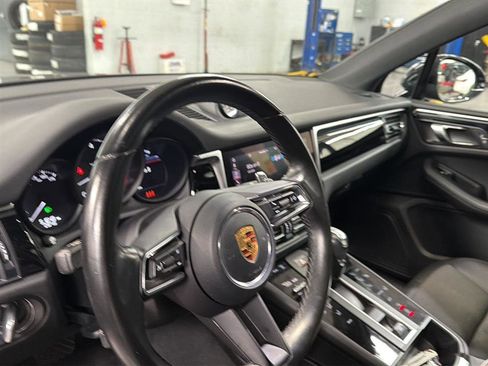 Used 2022 Porsche Macan image 35
