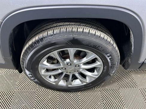 Used 2019 Jeep Cherokee Latitude Plus w/ Comfort/Convenience Group image 11