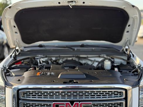 Used 2017 GMC Yukon XL SLT AWD/4WD image 28