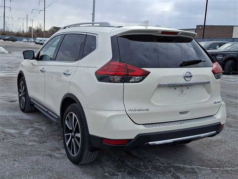 Used 2017 Nissan Rogue SL w/ SL Premium Package image 4