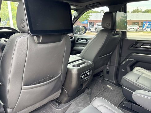 Used 2025 GMC Yukon Denali w/ Denali Reserve Package AWD/4WD image 30