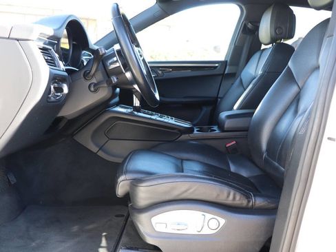 Used 2017 Porsche Macan image 16
