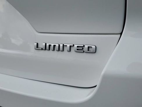 Certified 2025 Jeep Grand Cherokee Limited w/ Luxury Tech Group II RWD image 9