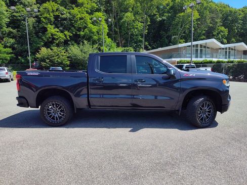 Used 2022 Chevrolet Silverado 1500 LT Trail Boss w/ LT Trail Boss Premium Package AWD/4WD image 3