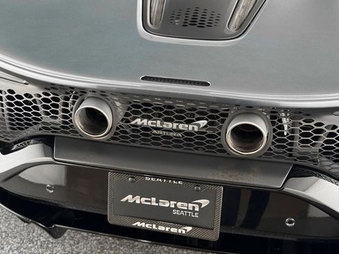 Used 2023 McLaren Artura image 41