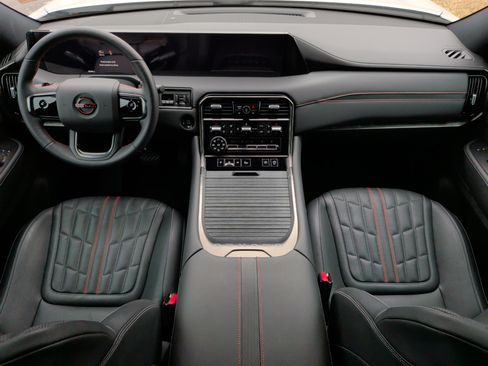 Used 2025 Nissan Armada PRO-4X w/ Pro-4X Premium Package image 30