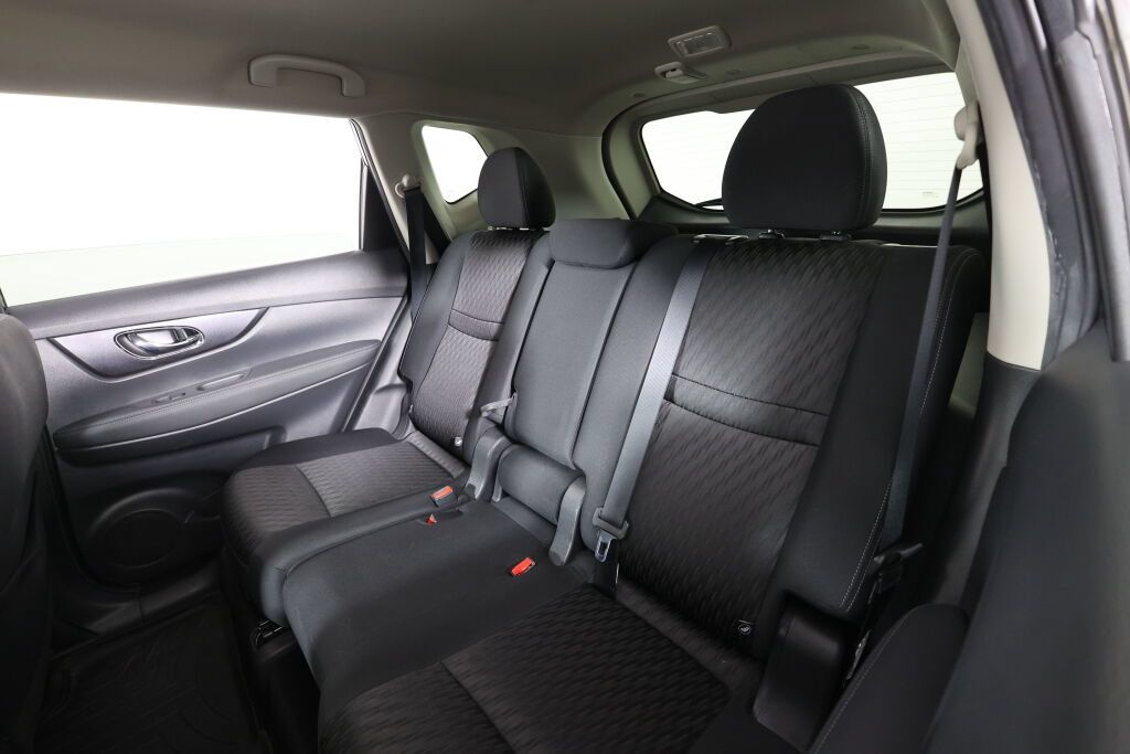 Used 2018 Nissan Rogue SV w/ Premium Package AWD/4WD image 15