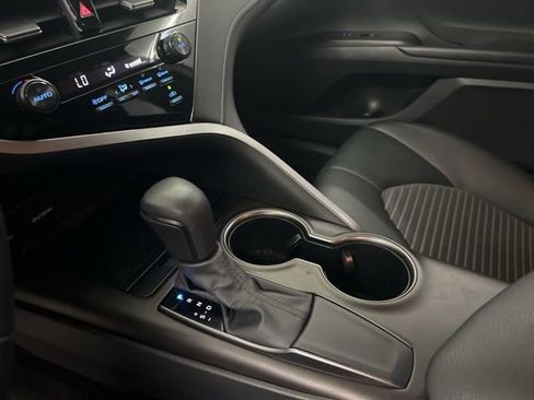 Used 2021 Toyota Camry SE image 31