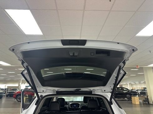 Used 2022 GMC Terrain SLT w/ Infotainment Package II image 24